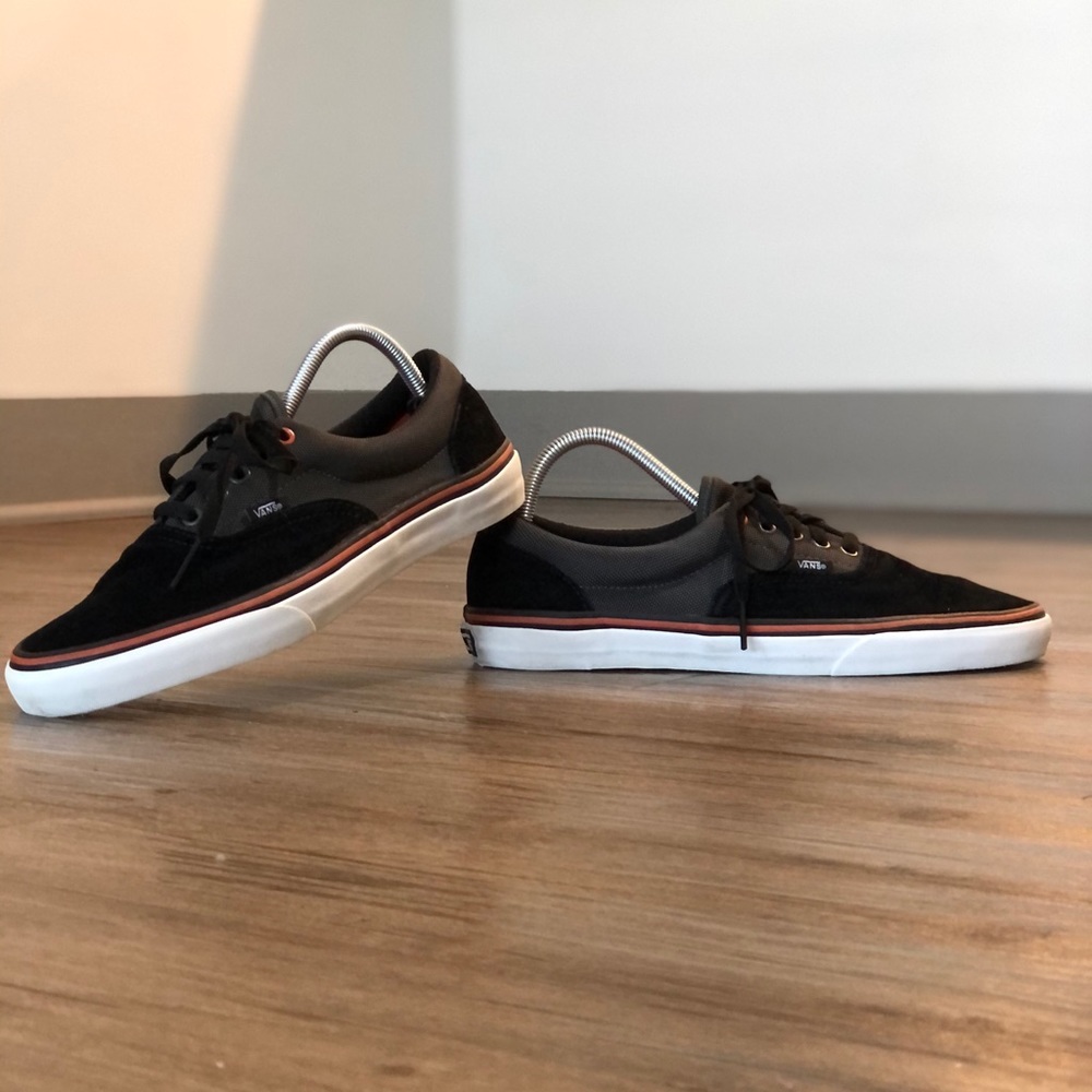Vans - Picture 2 of 4
